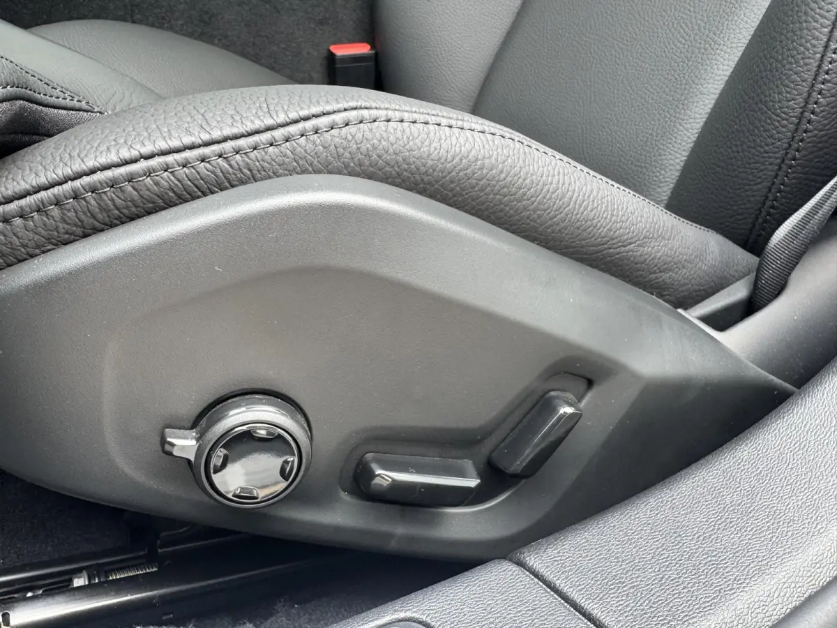 T8 Plug-in hybrid AWD Plus Dark | H&K Audio | 360 Camera | Elektr. stoel
