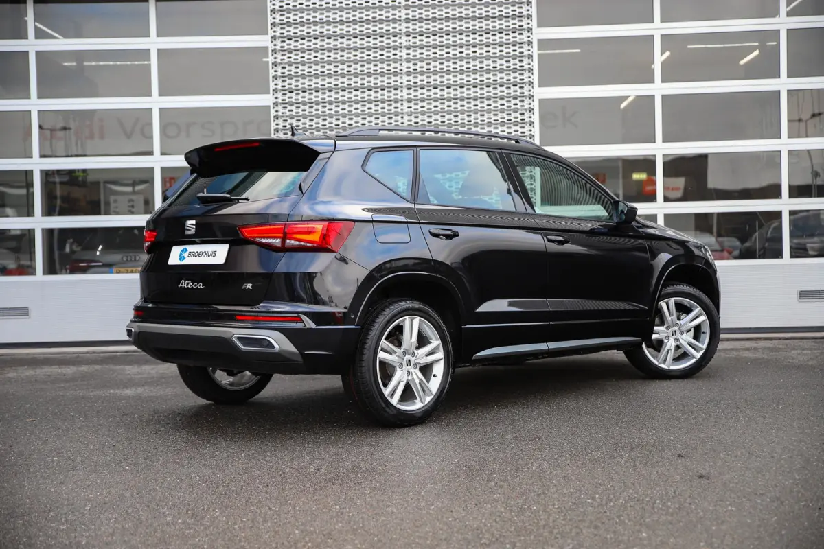 FR Business Intense | Achteruitrijcamera | Airconditioning automatisch met 2-zone-temperatuurregeling | Centrale vergr. met afstandsbediening en Keyless Entry&Go
