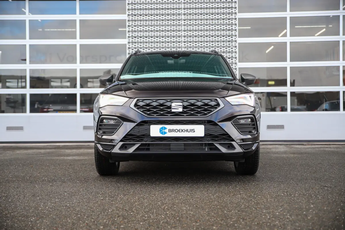 FR Business Intense | Achteruitrijcamera | Airconditioning automatisch met 2-zone-temperatuurregeling | Centrale vergr. met afstandsbediening en Keyless Entry&Go
