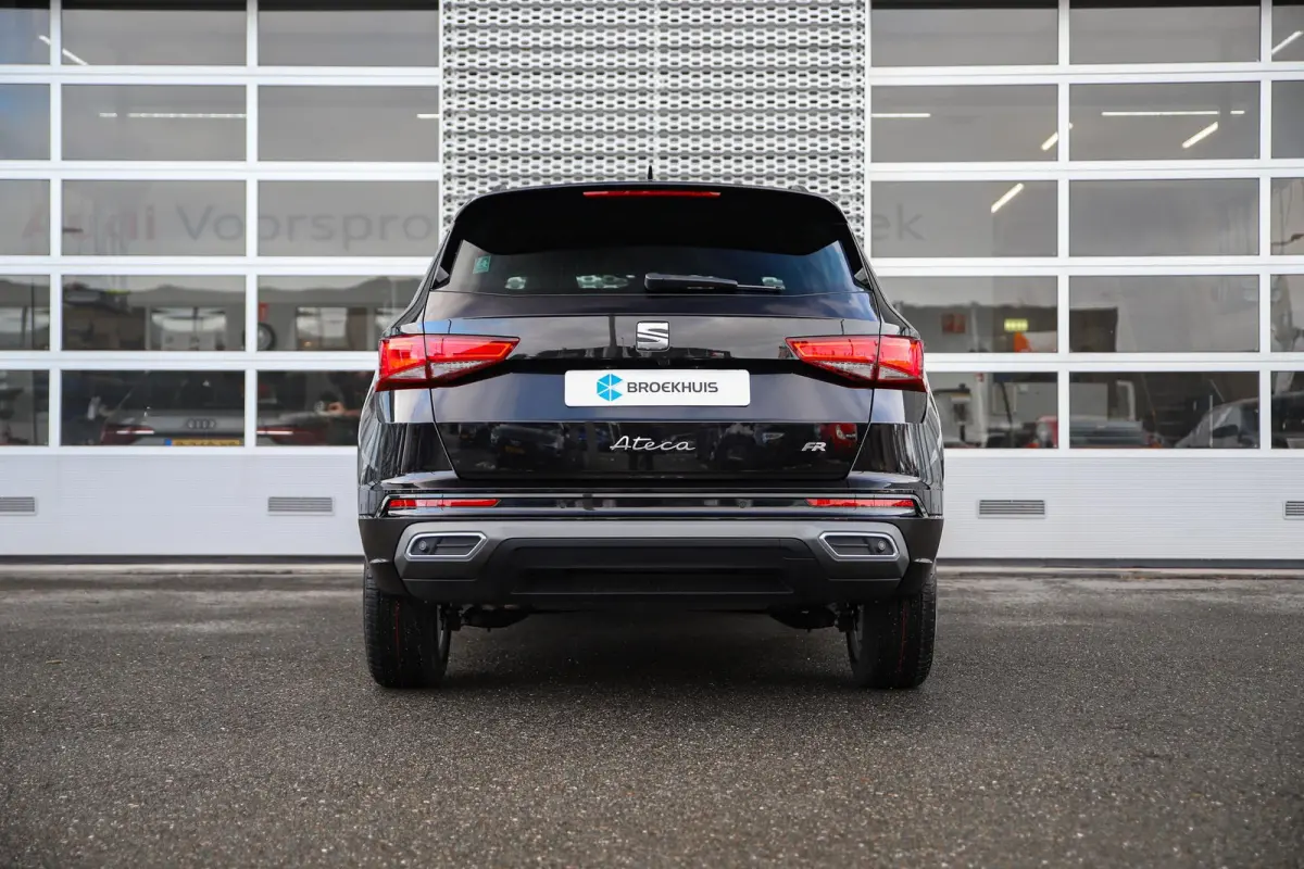 FR Business Intense | Achteruitrijcamera | Airconditioning automatisch met 2-zone-temperatuurregeling | Centrale vergr. met afstandsbediening en Keyless Entry&Go