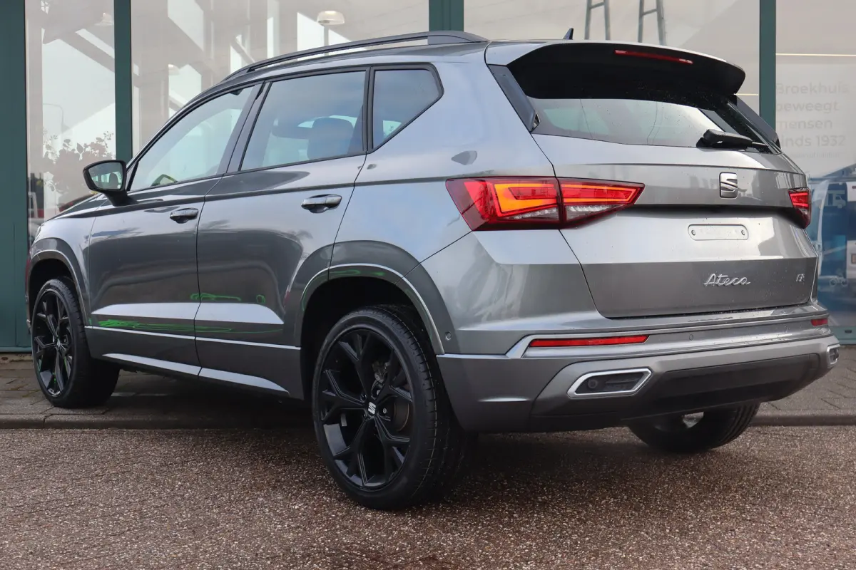 FR Business Intense | Achteruitrijcamera | Airconditioning automatisch met 2-zone-temperatuurregeling | Centrale vergr. met afstandsbediening en Keyless Entry&Go