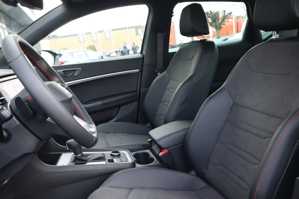 FR Business Intense | Achteruitrijcamera | Airconditioning automatisch met 2-zone-temperatuurregeling | Centrale vergr. met afstandsbediening en Keyless Entry&Go