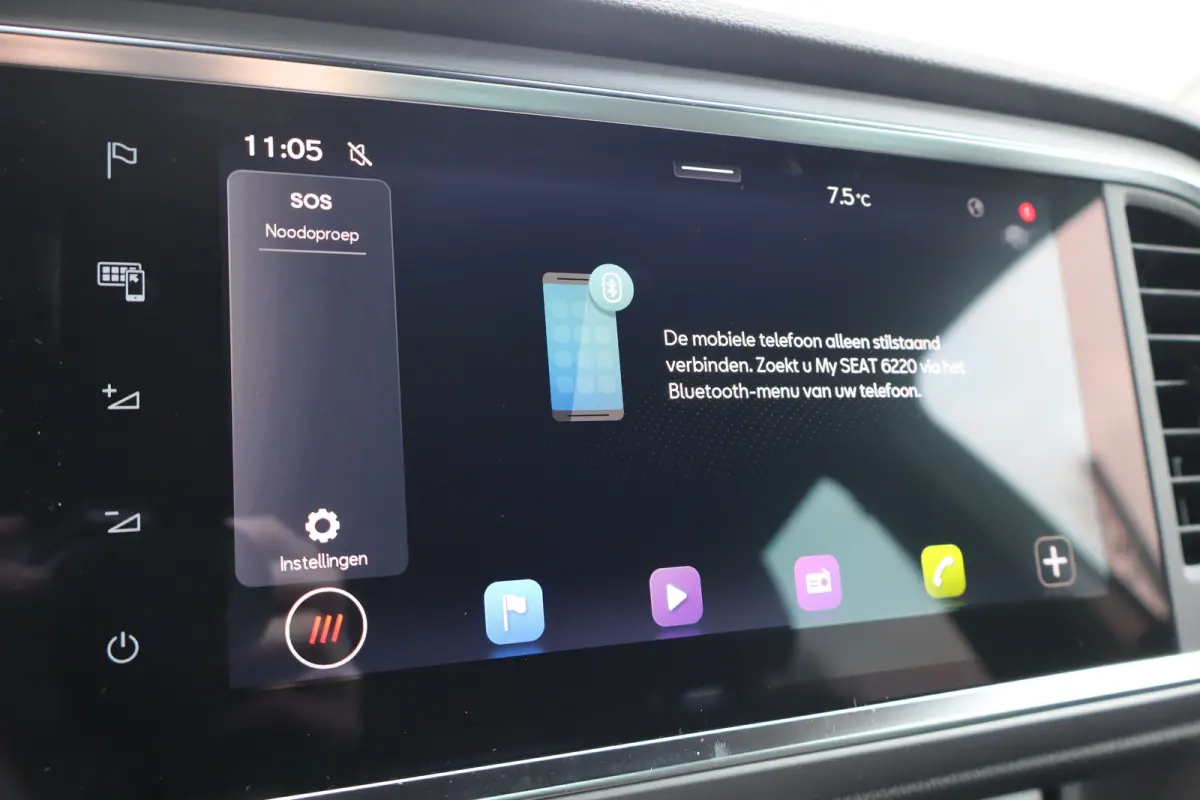 FR Business Intense | Achteruitrijcamera | Airconditioning automatisch met 2-zone-temperatuurregeling | Centrale vergr. met afstandsbediening en Keyless Entry&Go