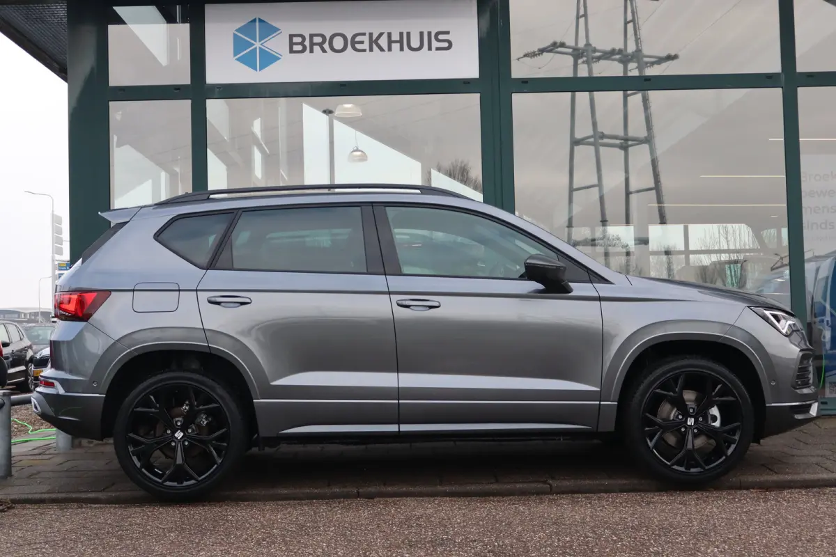 FR Business Intense | Achteruitrijcamera | Airconditioning automatisch met 2-zone-temperatuurregeling | Centrale vergr. met afstandsbediening en Keyless Entry&Go