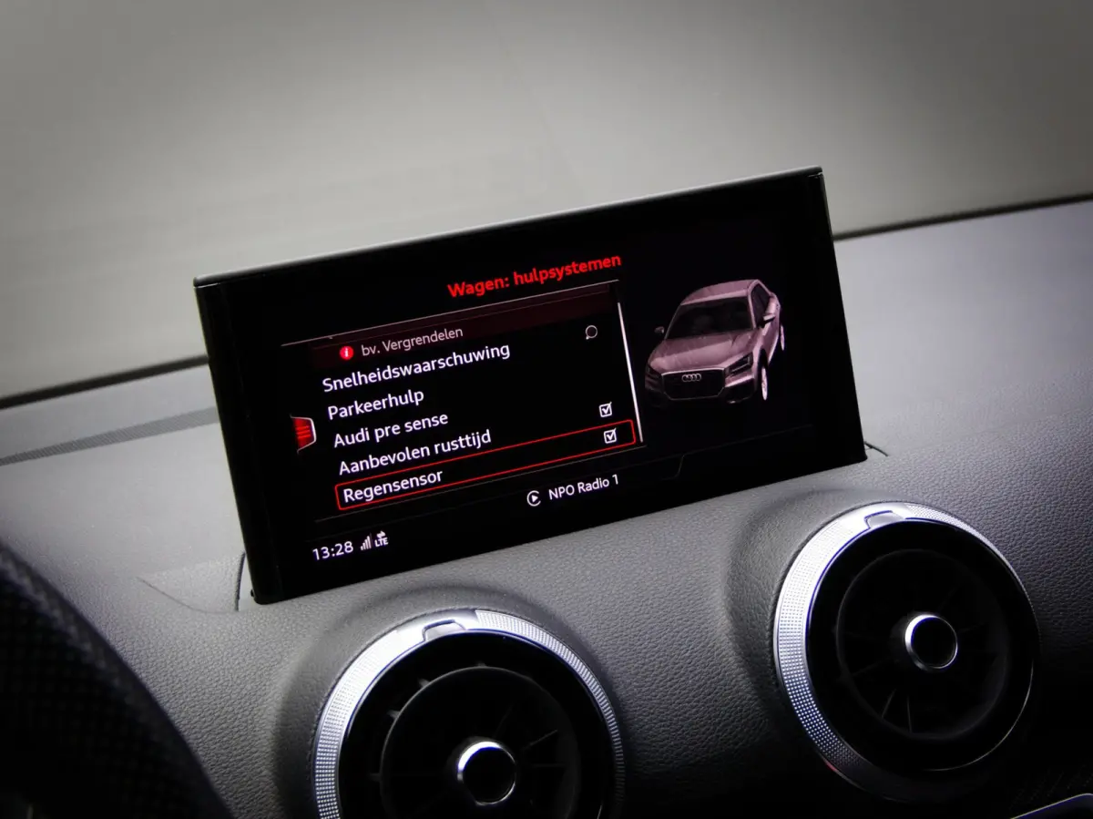 35 TFSI S-Line Edition (SFEERVERLICHTING, CAMERA, APPLE CARPLAY/ANDROID AUTO, LED-MATRIX, AFGEVLAKT SPORTSTUUR, CRUISE)