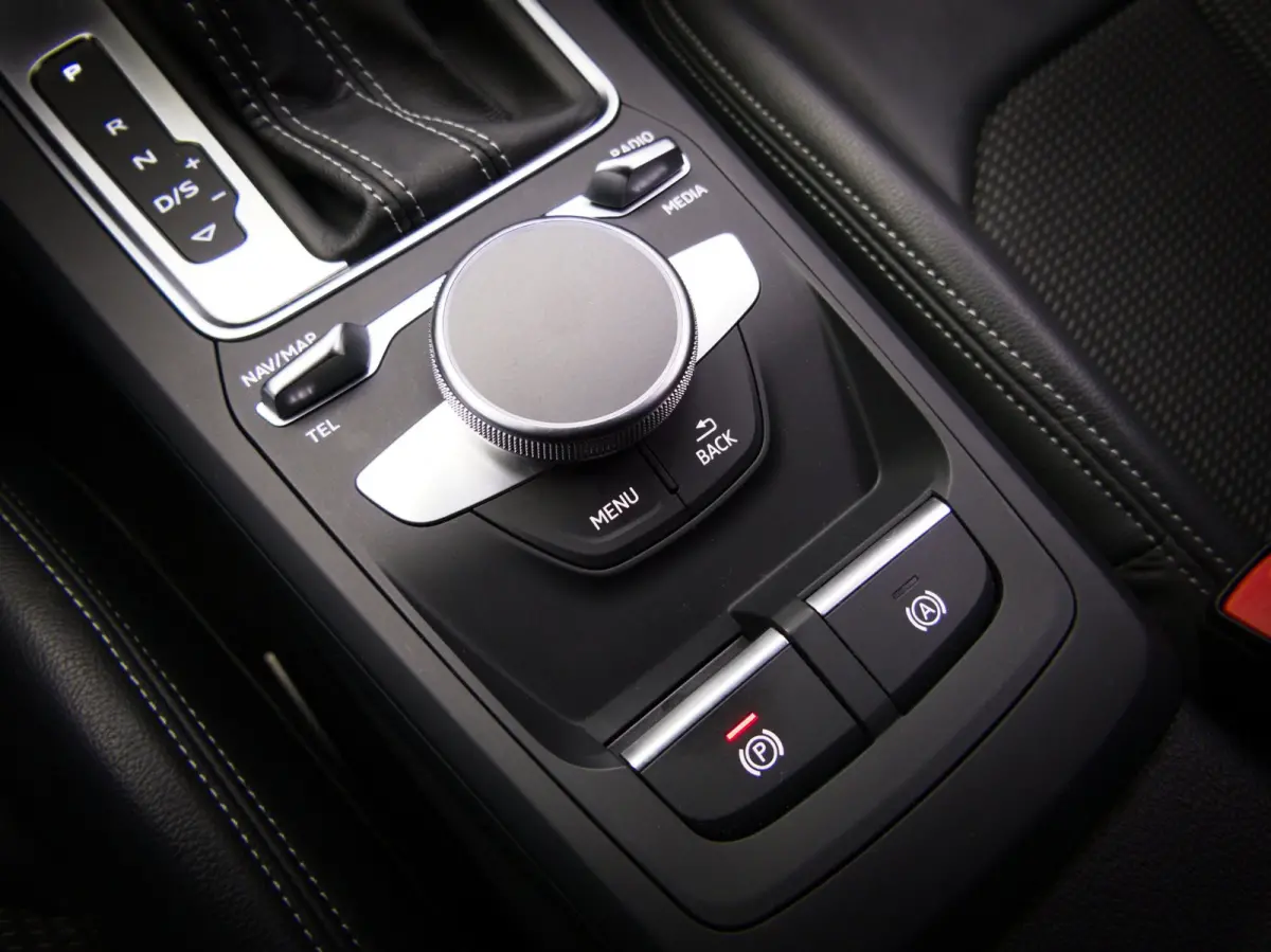 35 TFSI S-Line Edition (SFEERVERLICHTING, CAMERA, APPLE CARPLAY/ANDROID AUTO, LED-MATRIX, AFGEVLAKT SPORTSTUUR, CRUISE)