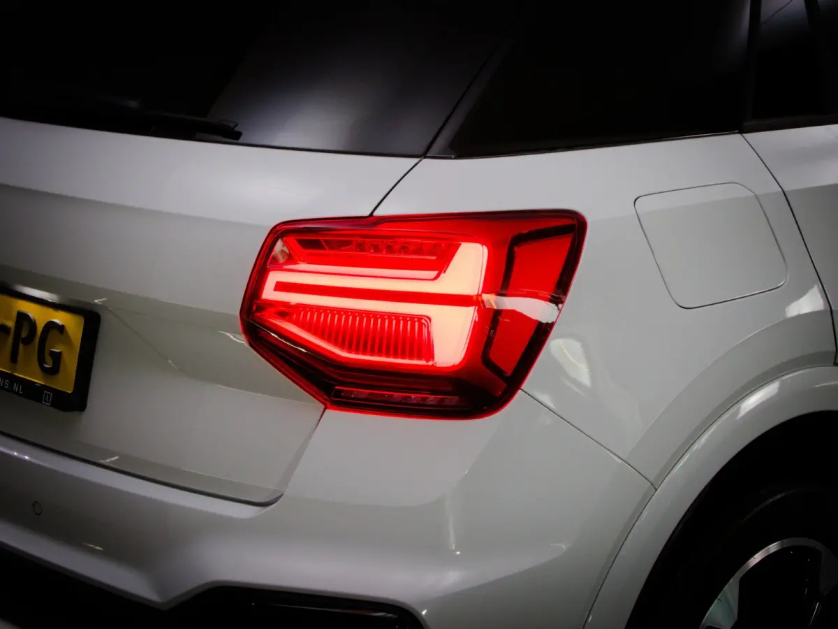 35 TFSI S-Line Edition (SFEERVERLICHTING, CAMERA, APPLE CARPLAY/ANDROID AUTO, LED-MATRIX, AFGEVLAKT SPORTSTUUR, CRUISE)