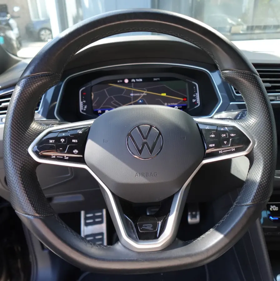 1.5 TSI R-Line PANO KEYLESS CAM