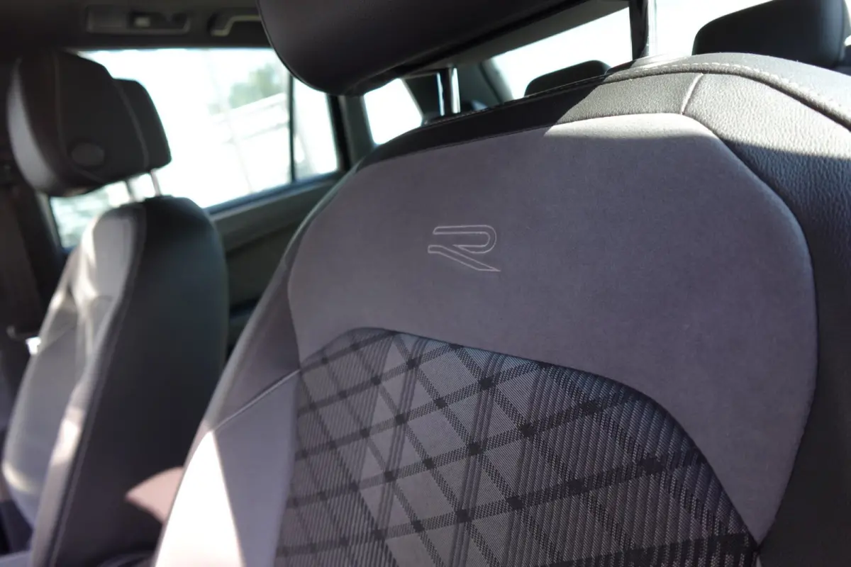 1.5 TSI R-Line PANO KEYLESS CAM