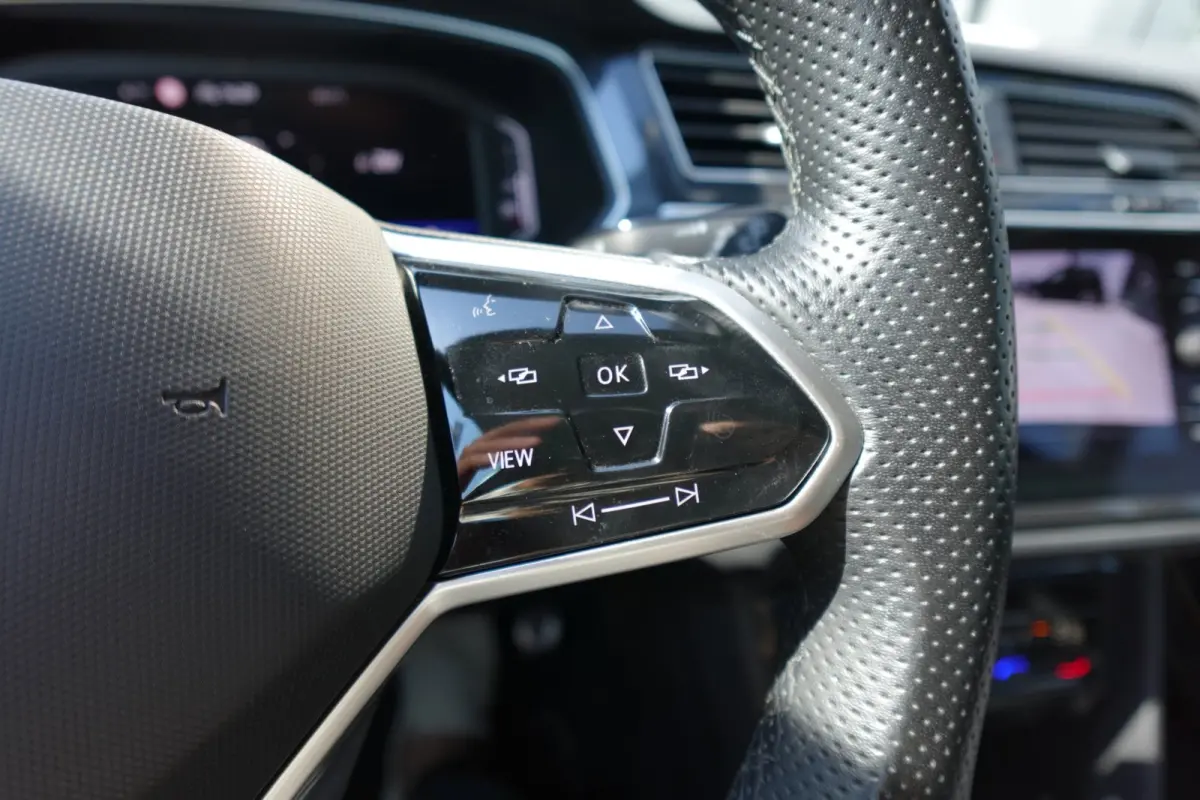 1.5 TSI R-Line PANO KEYLESS CAM