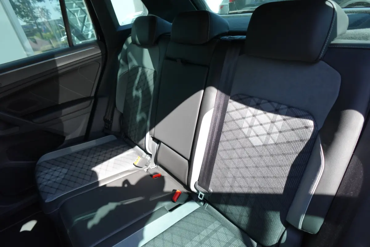 1.5 TSI R-Line PANO KEYLESS CAM