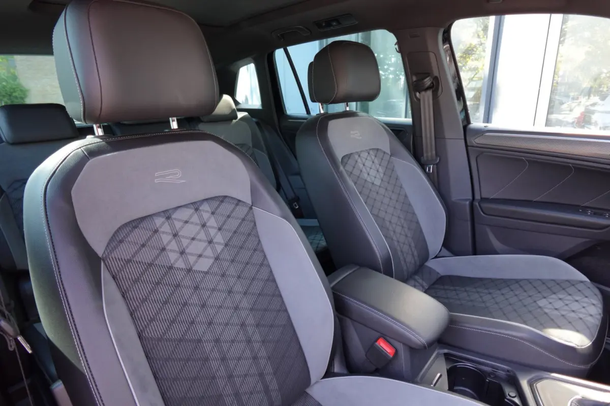 1.5 TSI R-Line PANO KEYLESS CAM
