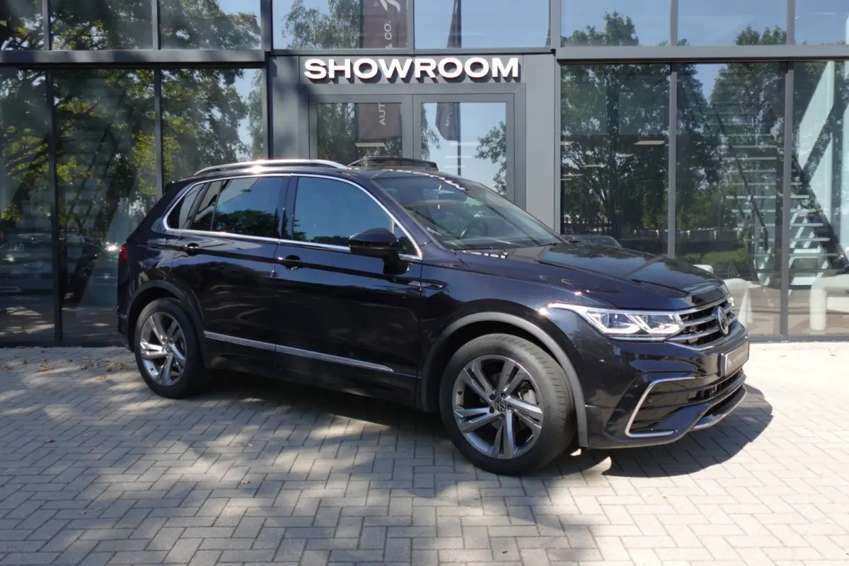 1.5 TSI R-Line PANO KEYLESS CAM