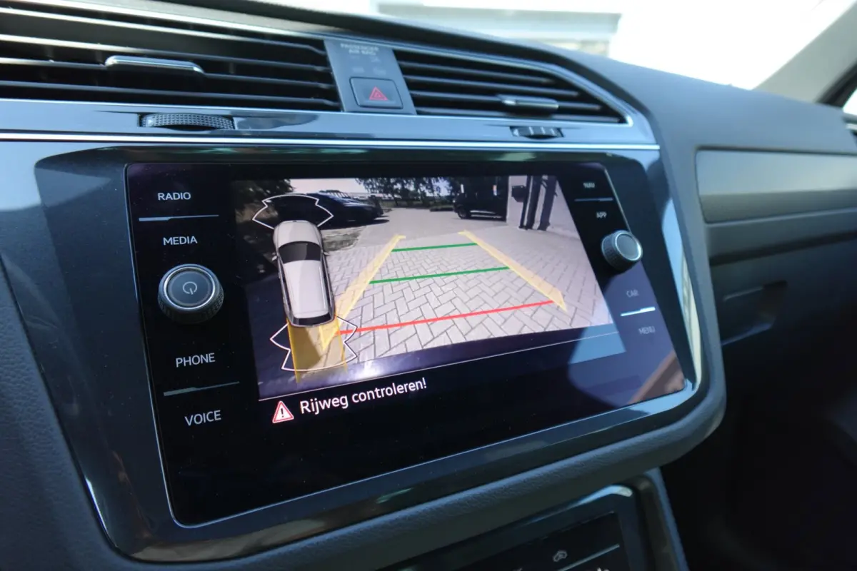 1.5 TSI R-Line PANO KEYLESS CAM