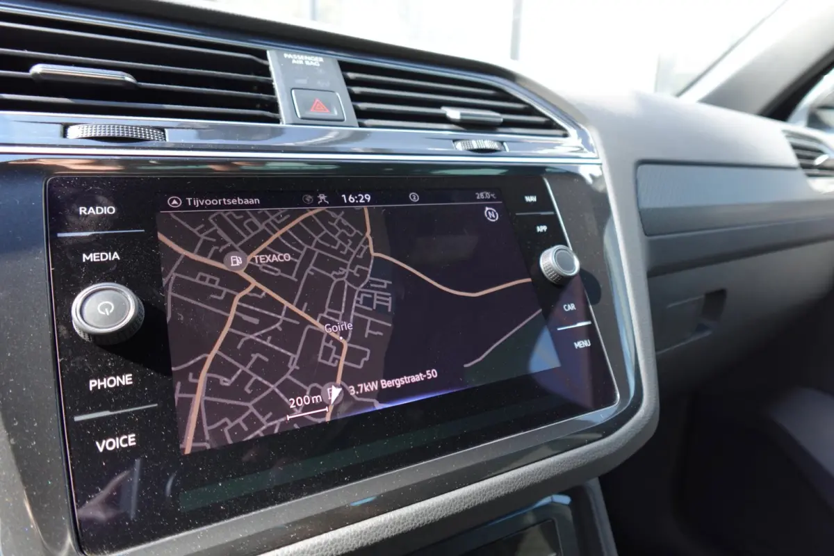 1.5 TSI R-Line PANO KEYLESS CAM