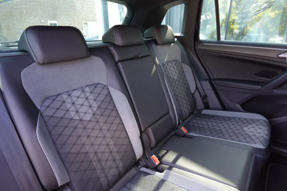1.5 TSI R-Line PANO KEYLESS CAM