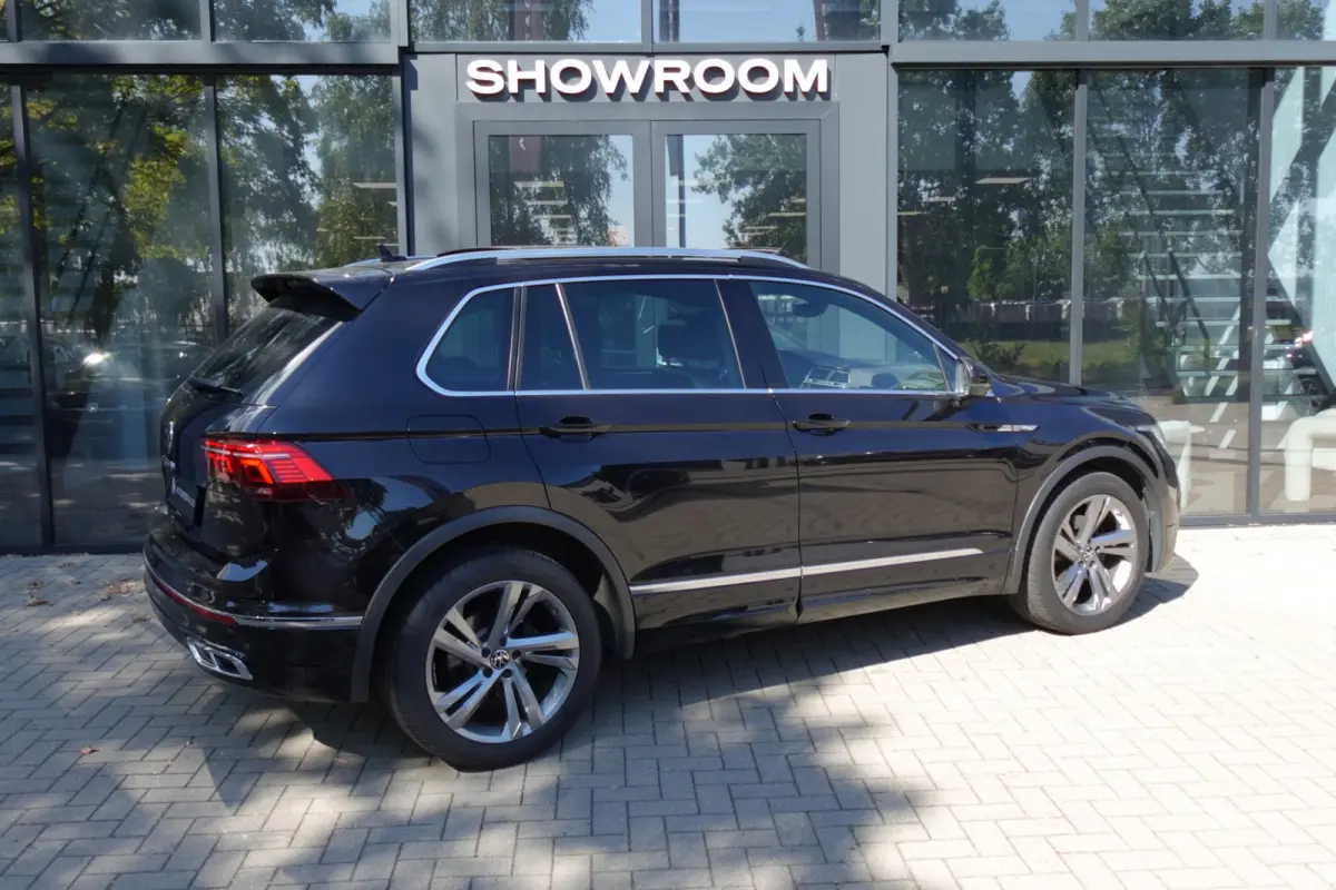 1.5 TSI R-Line PANO KEYLESS CAM
