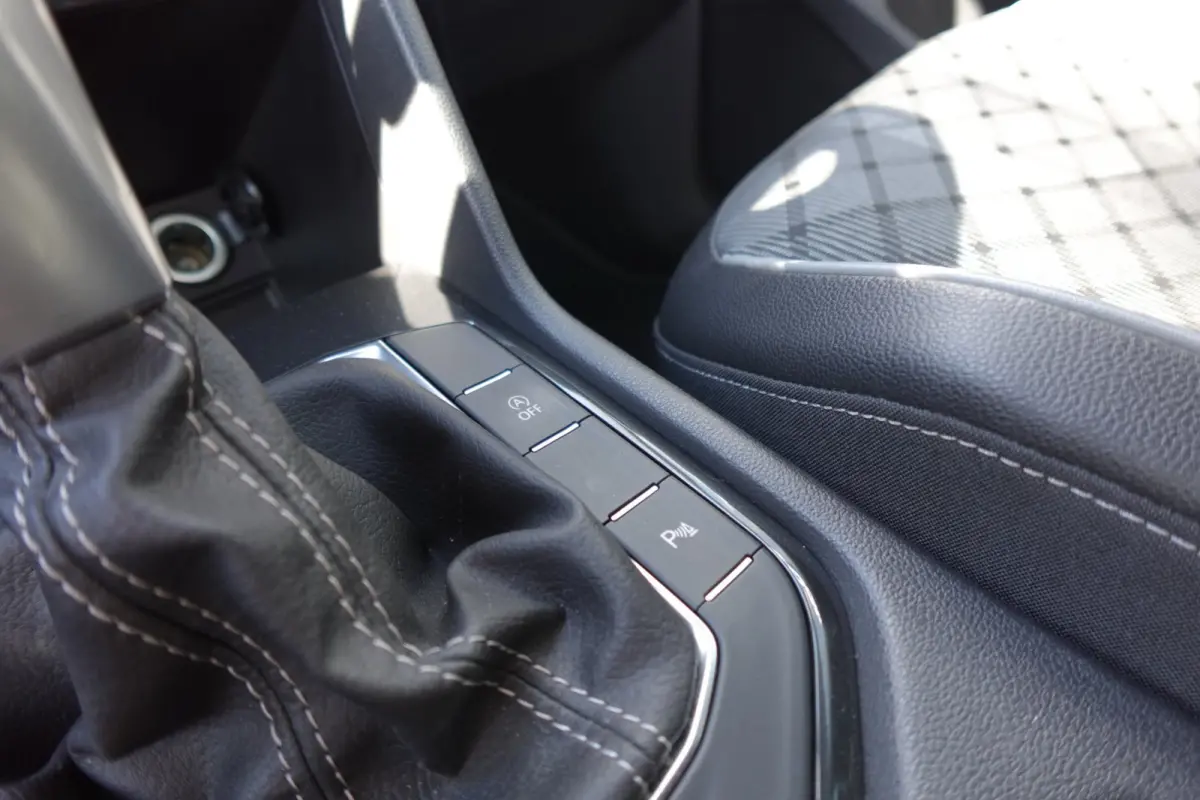 1.5 TSI R-Line PANO KEYLESS CAM