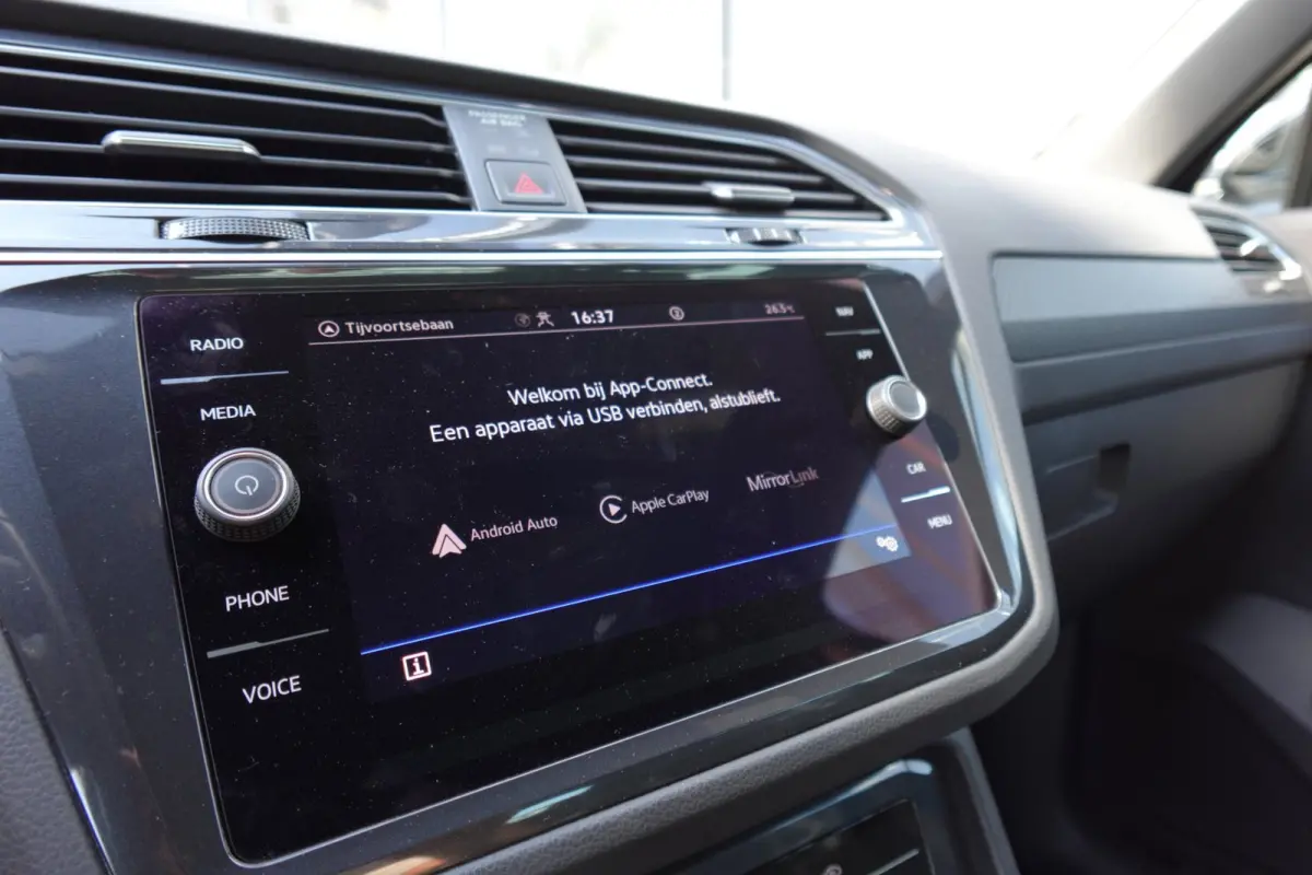 1.5 TSI R-Line PANO KEYLESS CAM