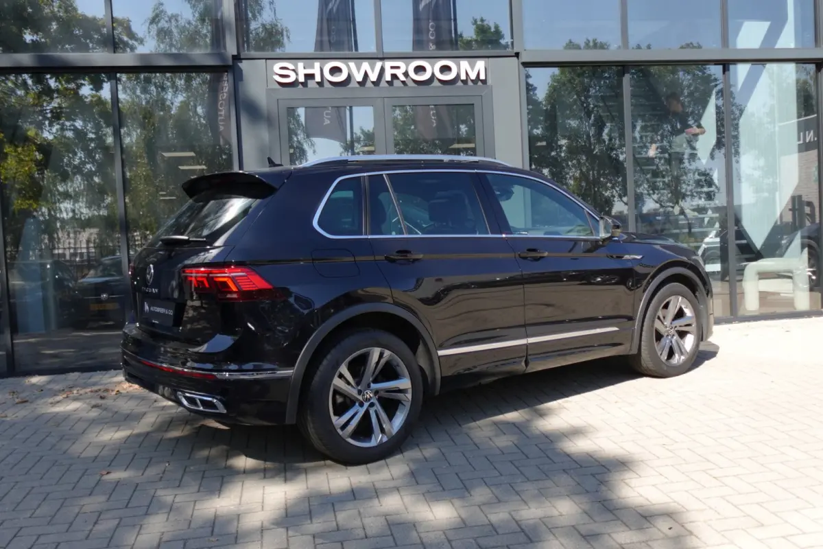 1.5 TSI R-Line PANO KEYLESS CAM