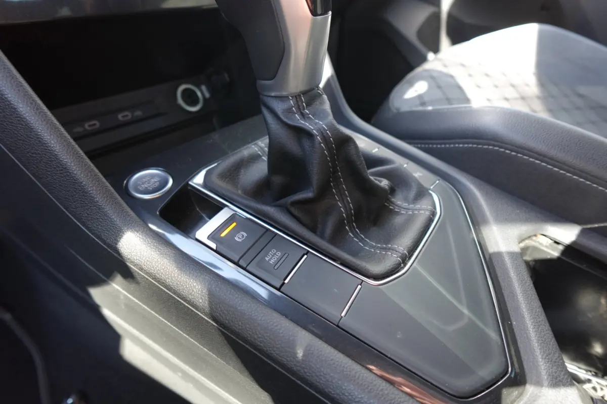 1.5 TSI R-Line PANO KEYLESS CAM