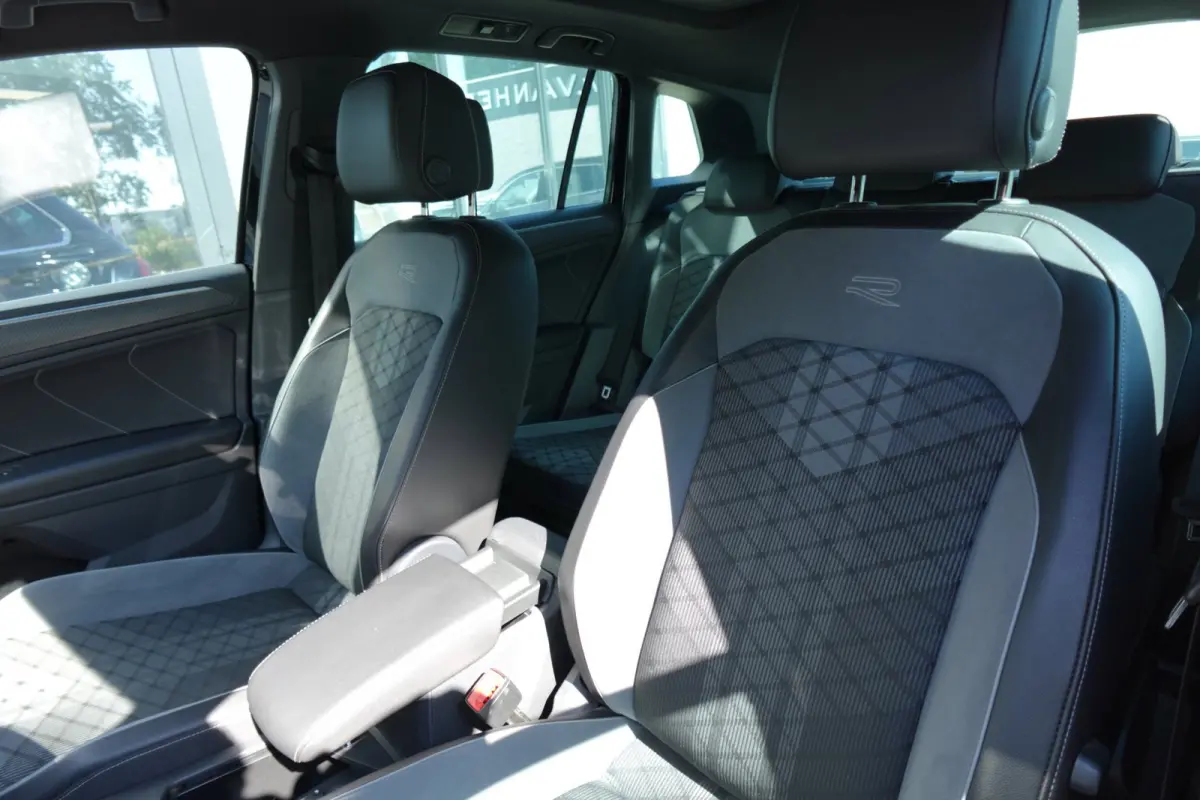 1.5 TSI R-Line PANO KEYLESS CAM