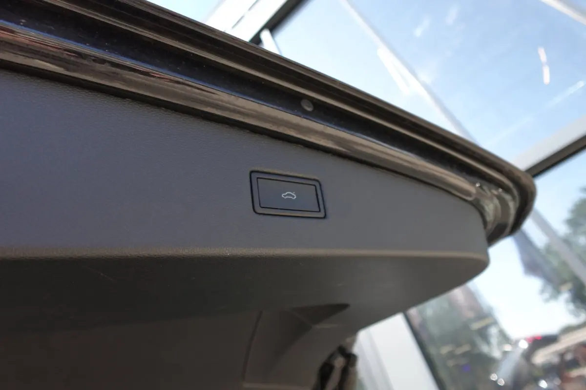 1.5 TSI R-Line PANO KEYLESS CAM