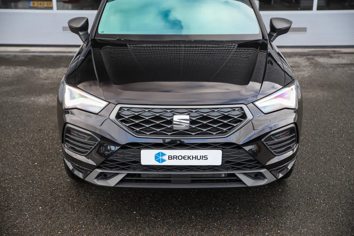 FR Business Intense | Achteruitrijcamera | Airconditioning automatisch met 2-zone-temperatuurregeling | Centrale vergr. met afstandsbediening en Keyless Entry&Go