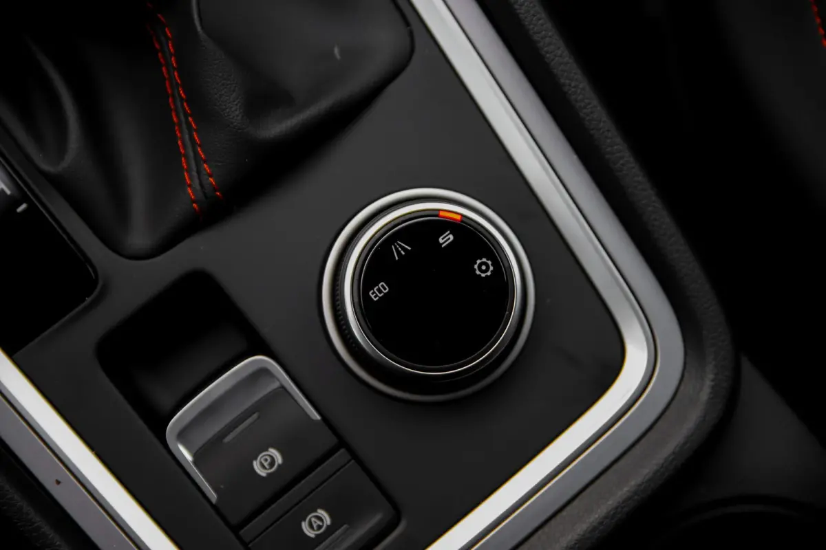 FR Business Intense | Achteruitrijcamera | Airconditioning automatisch met 2-zone-temperatuurregeling | Centrale vergr. met afstandsbediening en Keyless Entry&Go