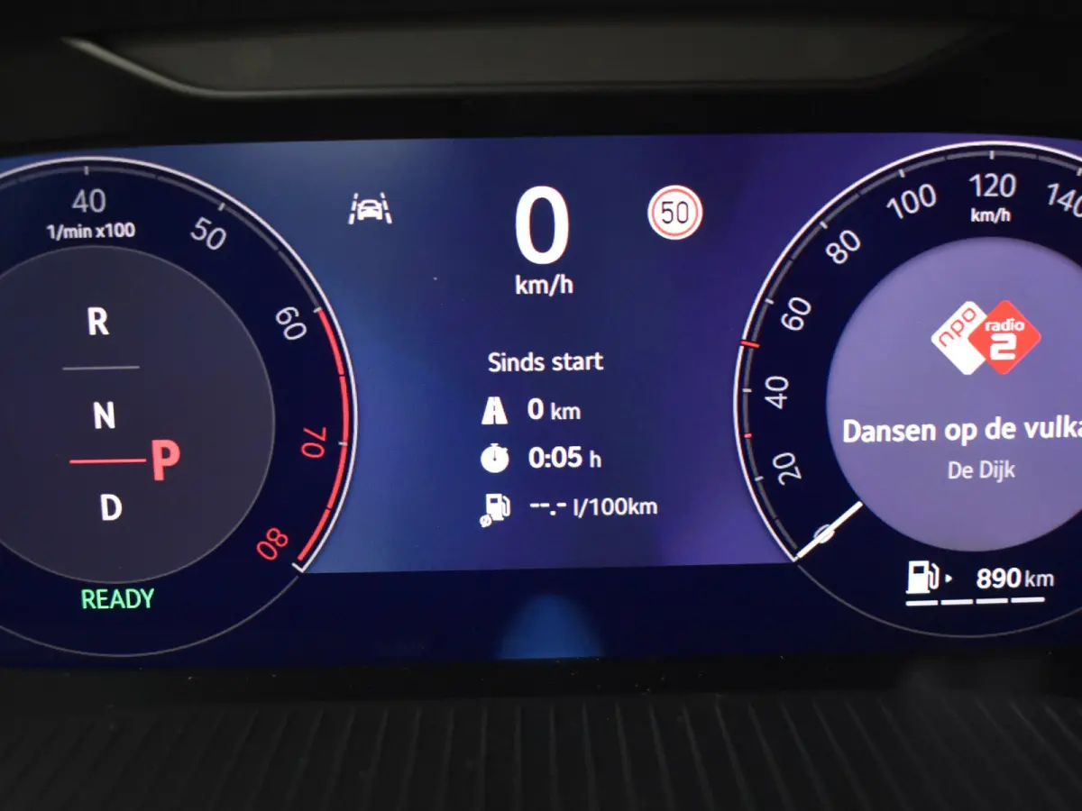 Business Edition Plus | Achteruitrijcamera | Chromen grille | Dynamic Chassis Control