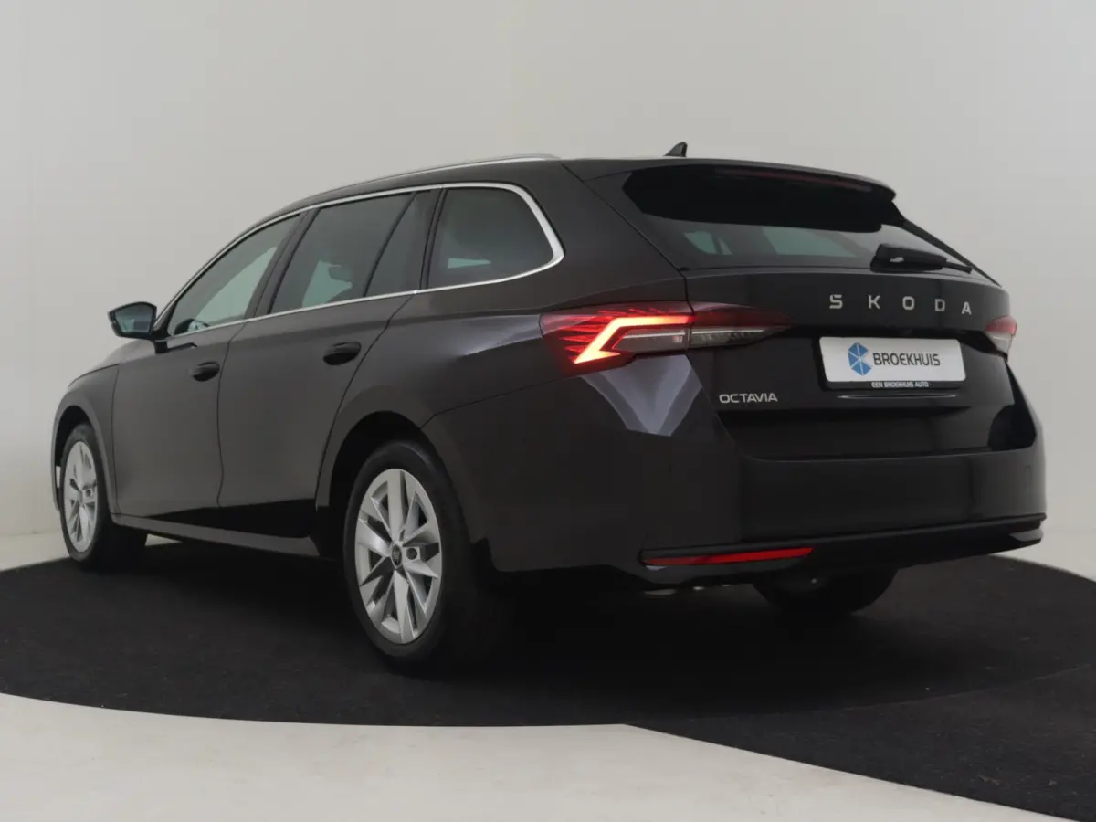 Business Edition Plus | Achteruitrijcamera | Chromen grille | Dynamic Chassis Control