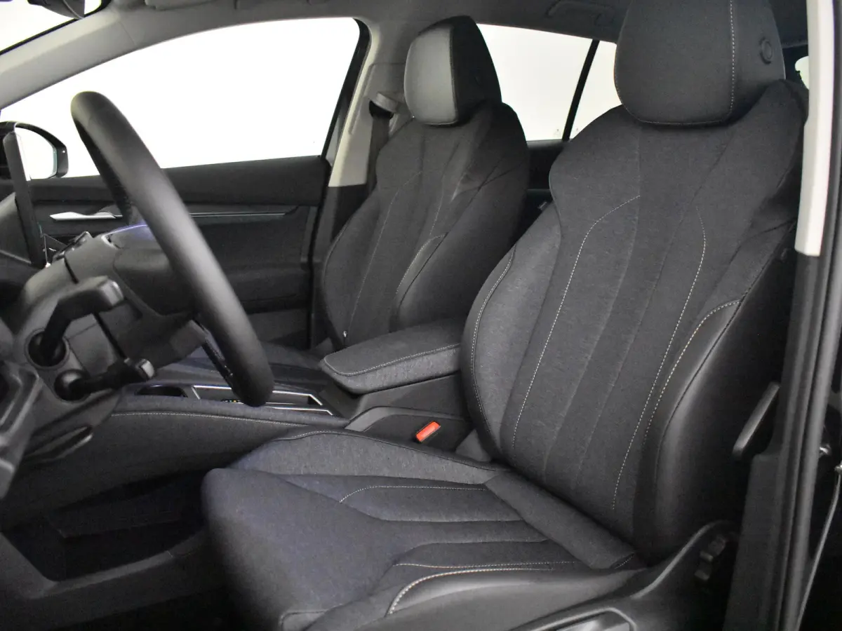 Business Edition | Cruise control met speedlimiter | Driving mode select | LED interieurverlichting inclusief sfeerverlichting