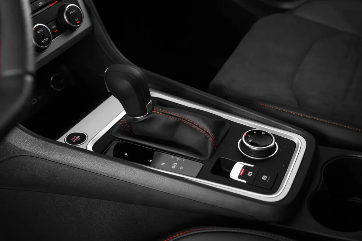 FR Business Intense | Achteruitrijcamera | Airconditioning automatisch met 2-zone-temperatuurregeling | Centrale vergr. met afstandsbediening en Keyless Entry&Go