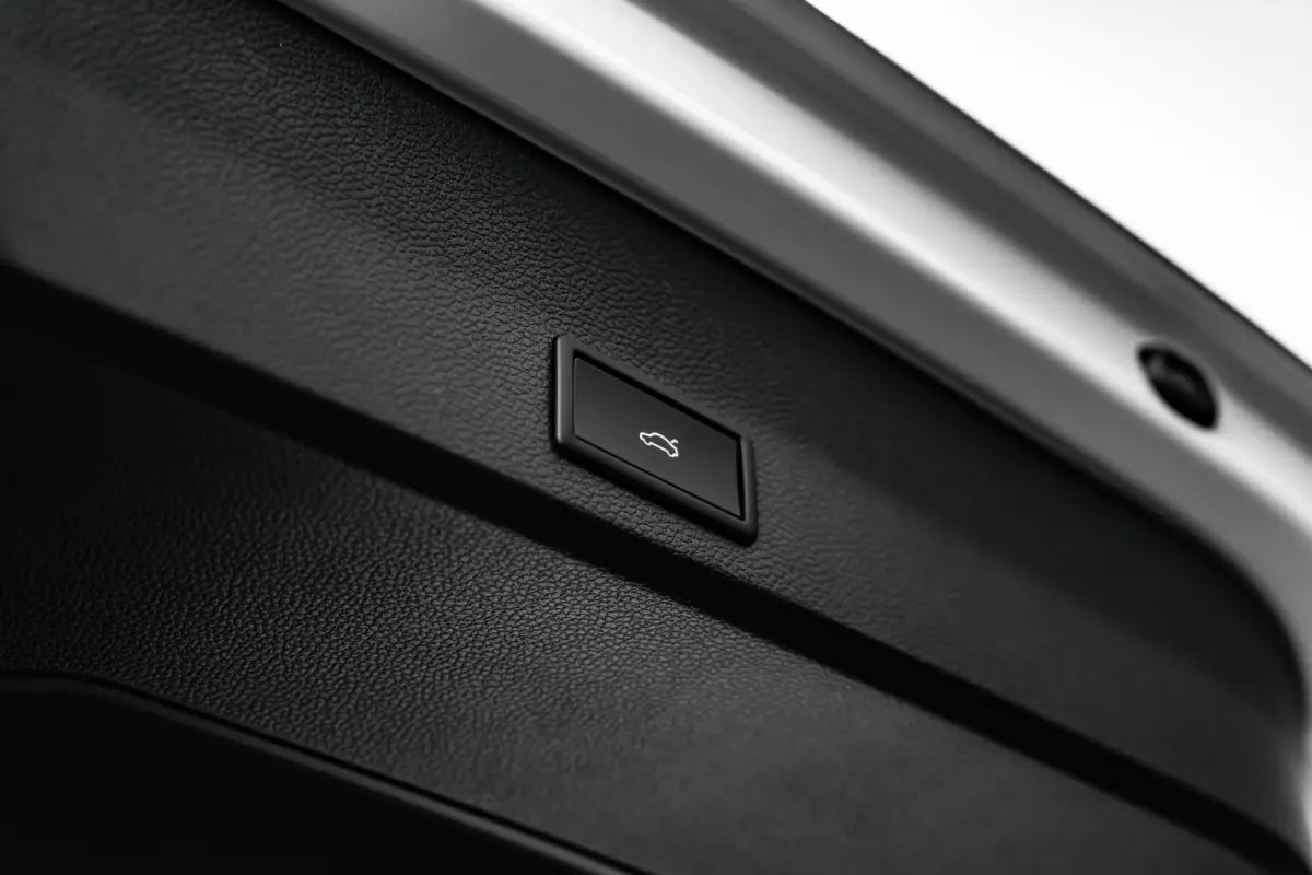 FR Business Intense | Achteruitrijcamera | Airconditioning automatisch met 2-zone-temperatuurregeling | Centrale vergr. met afstandsbediening en Keyless Entry&Go