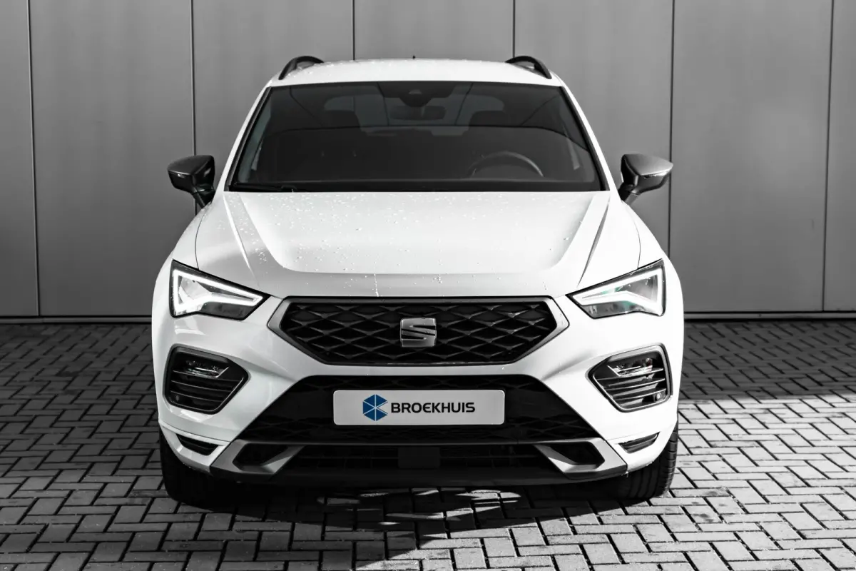 FR Business Intense | Achteruitrijcamera | Airconditioning automatisch met 2-zone-temperatuurregeling | Centrale vergr. met afstandsbediening en Keyless Entry&Go