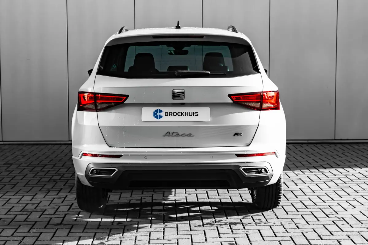 FR Business Intense | Achteruitrijcamera | Airconditioning automatisch met 2-zone-temperatuurregeling | Centrale vergr. met afstandsbediening en Keyless Entry&Go
