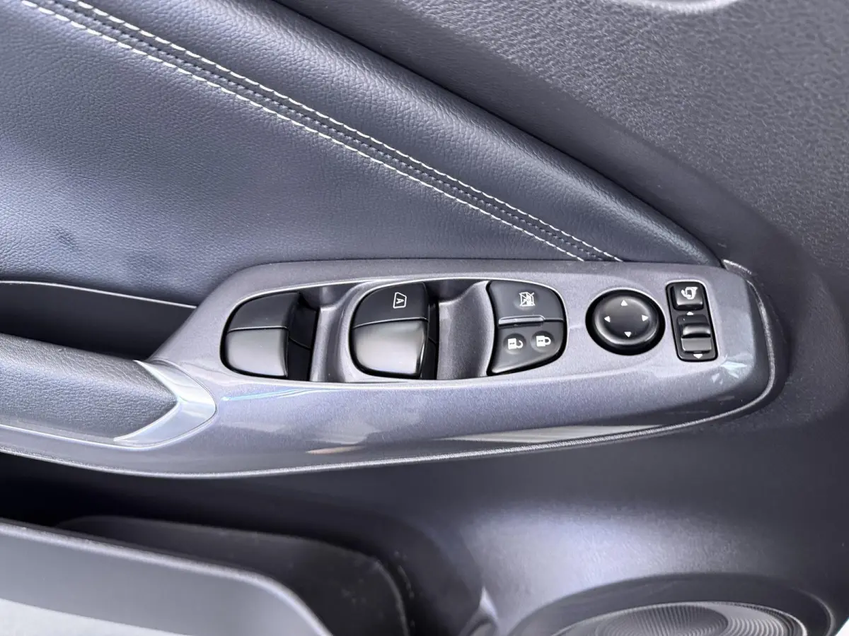 1.6 Hybrid N-Design | Stoel-, Stuur- & Voorruitverw. | | Parkeercamera | Navigatie |