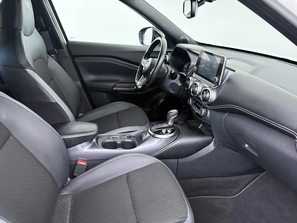 1.6 Hybrid N-Design | Stoel-, Stuur- & Voorruitverw. | | Parkeercamera | Navigatie |
