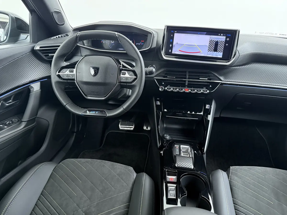 GT | Active Safety Brake met camera en radar (automatisch noodremsysteem) met Distance Alert (waarschuwing dreigende aanrijding) | Advanced Active Safety Brake met camera en radar | Climate 