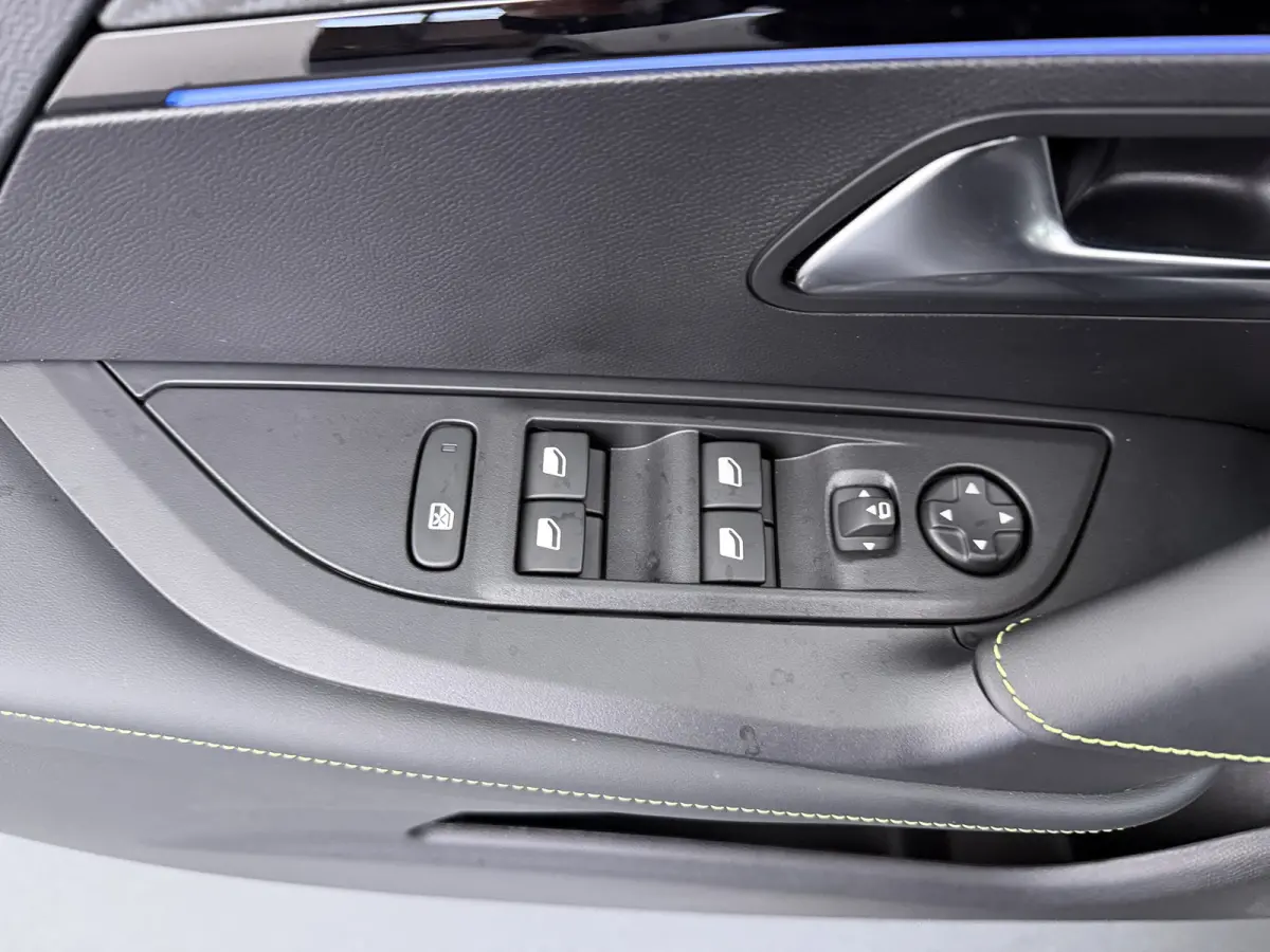GT | Active Safety Brake met camera en radar (automatisch noodremsysteem) met Distance Alert (waarschuwing dreigende aanrijding) | Advanced Active Safety Brake met camera en radar | Climate 
