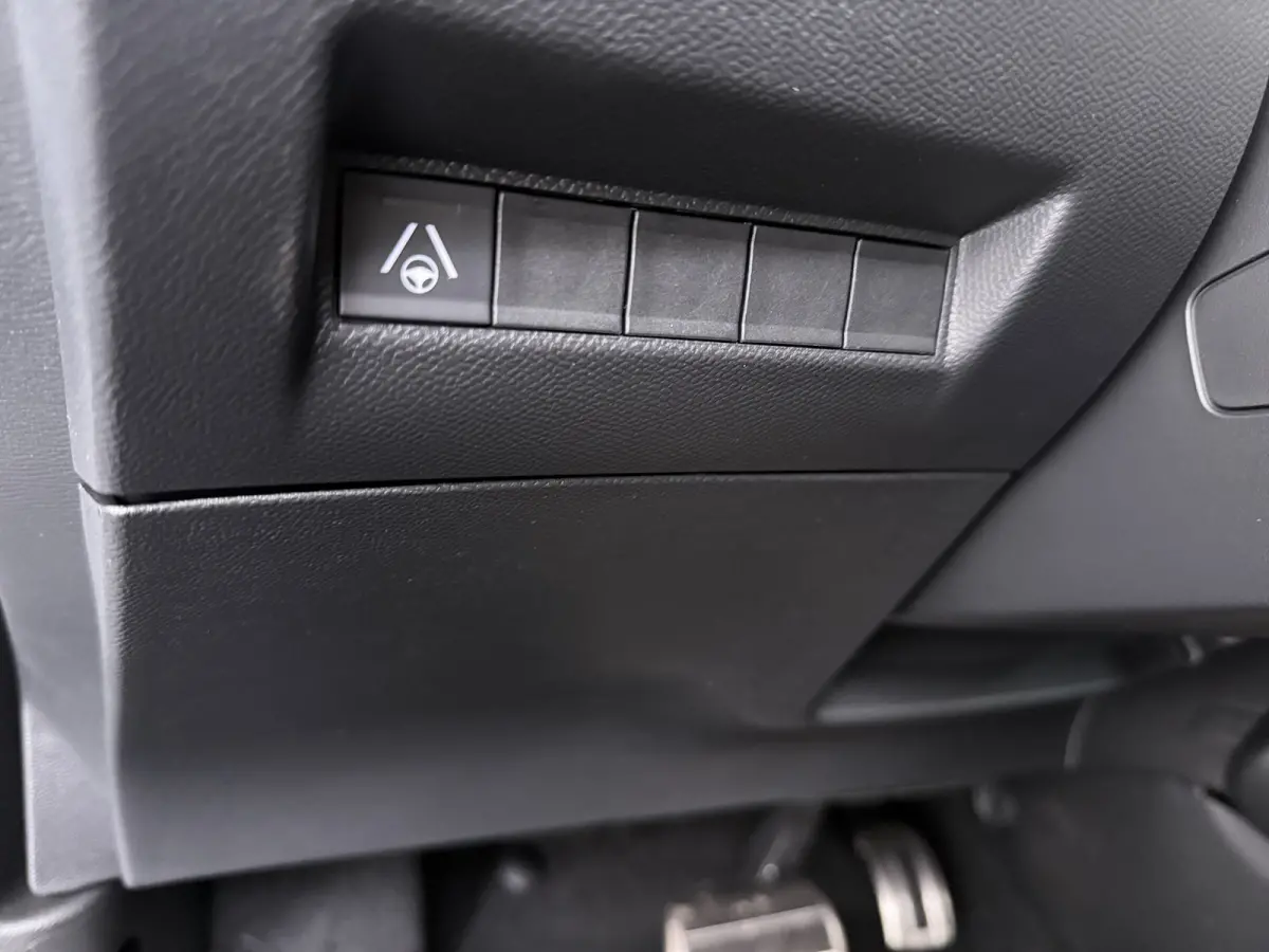 GT | Active Safety Brake met camera en radar (automatisch noodremsysteem) met Distance Alert (waarschuwing dreigende aanrijding) | Advanced Active Safety Brake met camera en radar | Climate 