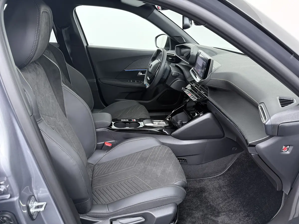 GT | Active Safety Brake met camera en radar (automatisch noodremsysteem) met Distance Alert (waarschuwing dreigende aanrijding) | Advanced Active Safety Brake met camera en radar | Climate 