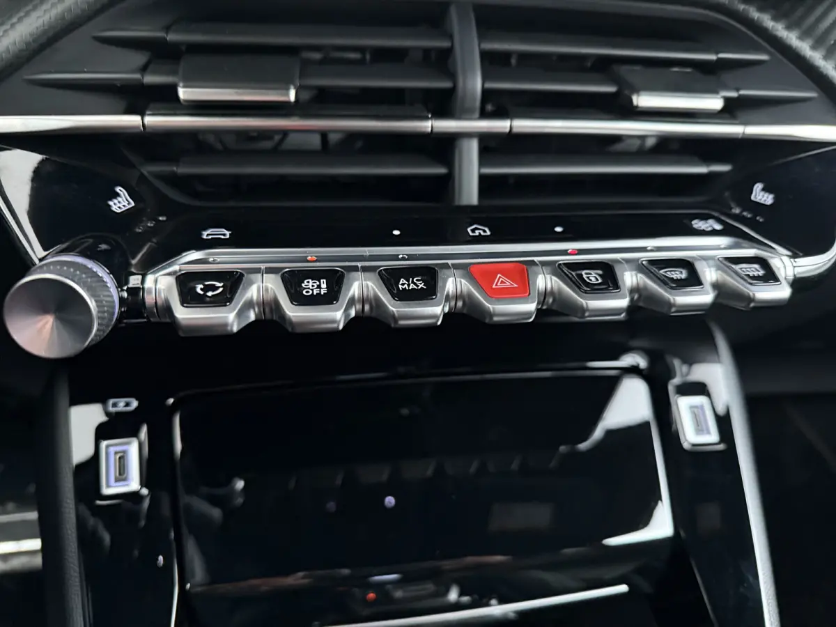 GT | Active Safety Brake met camera en radar (automatisch noodremsysteem) met Distance Alert (waarschuwing dreigende aanrijding) | Advanced Active Safety Brake met camera en radar | Climate 