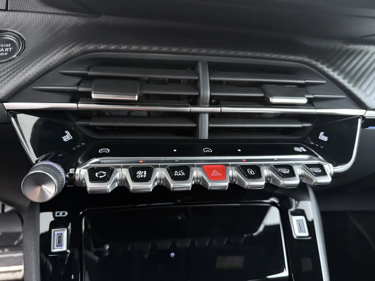 GT | Active Safety Brake met camera en radar (automatisch noodremsysteem) met Distance Alert (waarschuwing dreigende aanrijding) | Advanced Active Safety Brake met camera en radar | Climate 