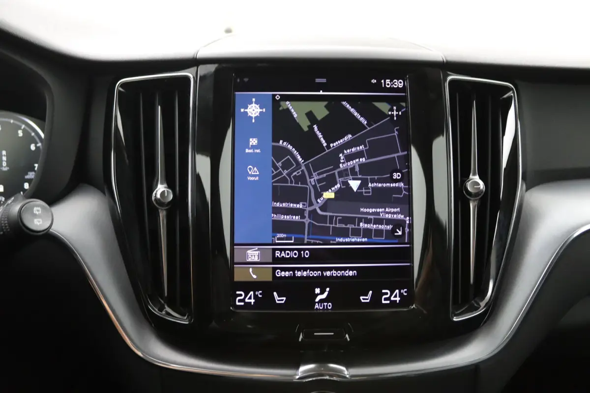 B5 Black Pack | Trekhaak 2300KG! | Camera | Adaptive Cruise | BLIS | Stoelverwarming | Verwarmbare Voorruit | CarPlay/Android Auto