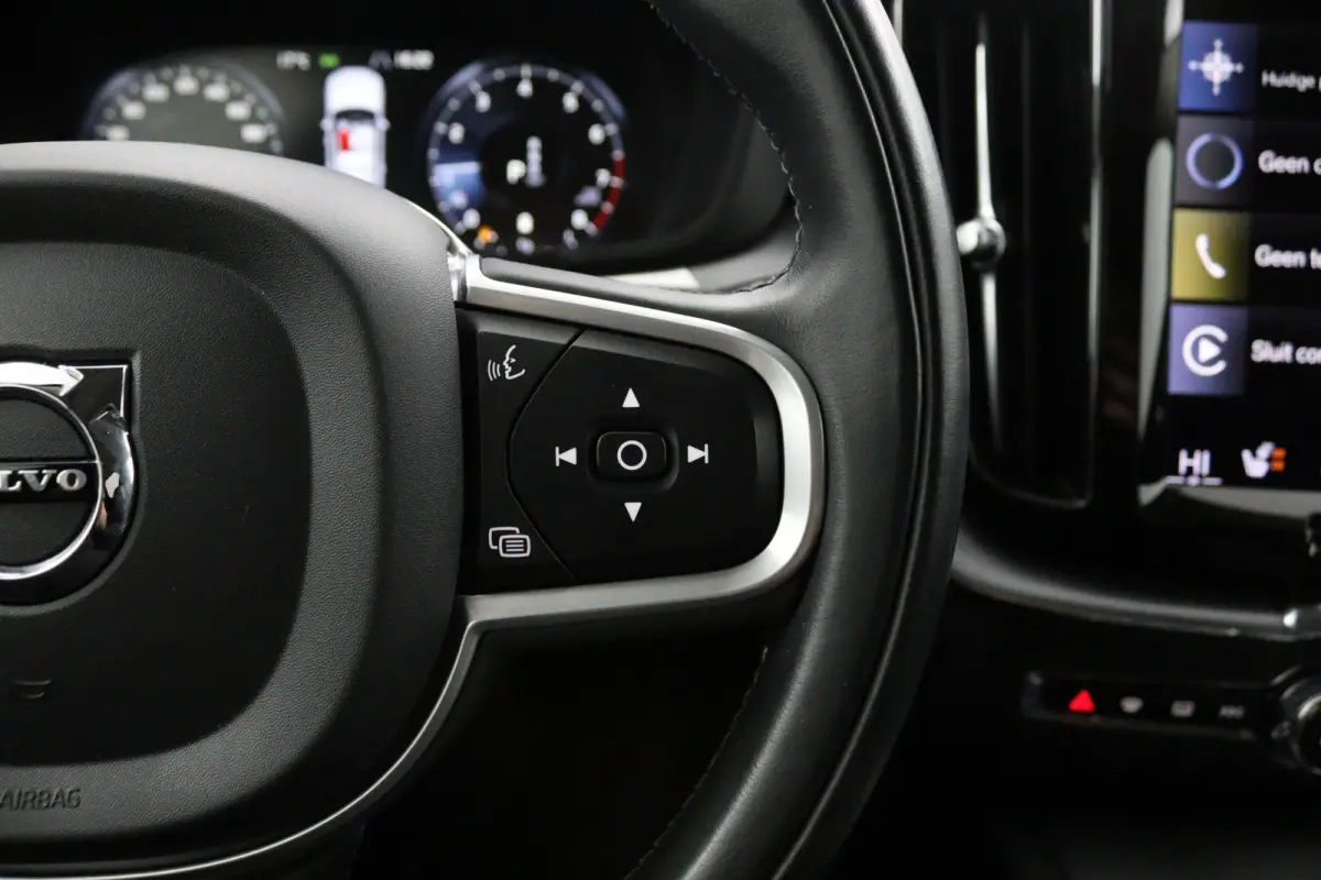B5 Black Pack | Trekhaak 2300KG! | Camera | Adaptive Cruise | BLIS | Stoelverwarming | Verwarmbare Voorruit | CarPlay/Android Auto