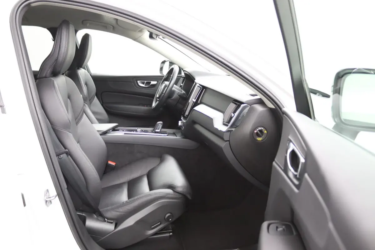 B5 Black Pack | Trekhaak 2300KG! | Camera | Adaptive Cruise | BLIS | Stoelverwarming | Verwarmbare Voorruit | CarPlay/Android Auto