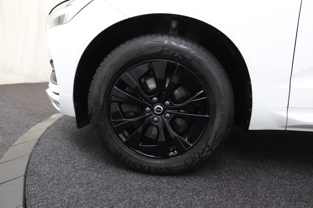 B5 Black Pack | Trekhaak 2300KG! | Camera | Adaptive Cruise | BLIS | Stoelverwarming | Verwarmbare Voorruit | CarPlay/Android Auto