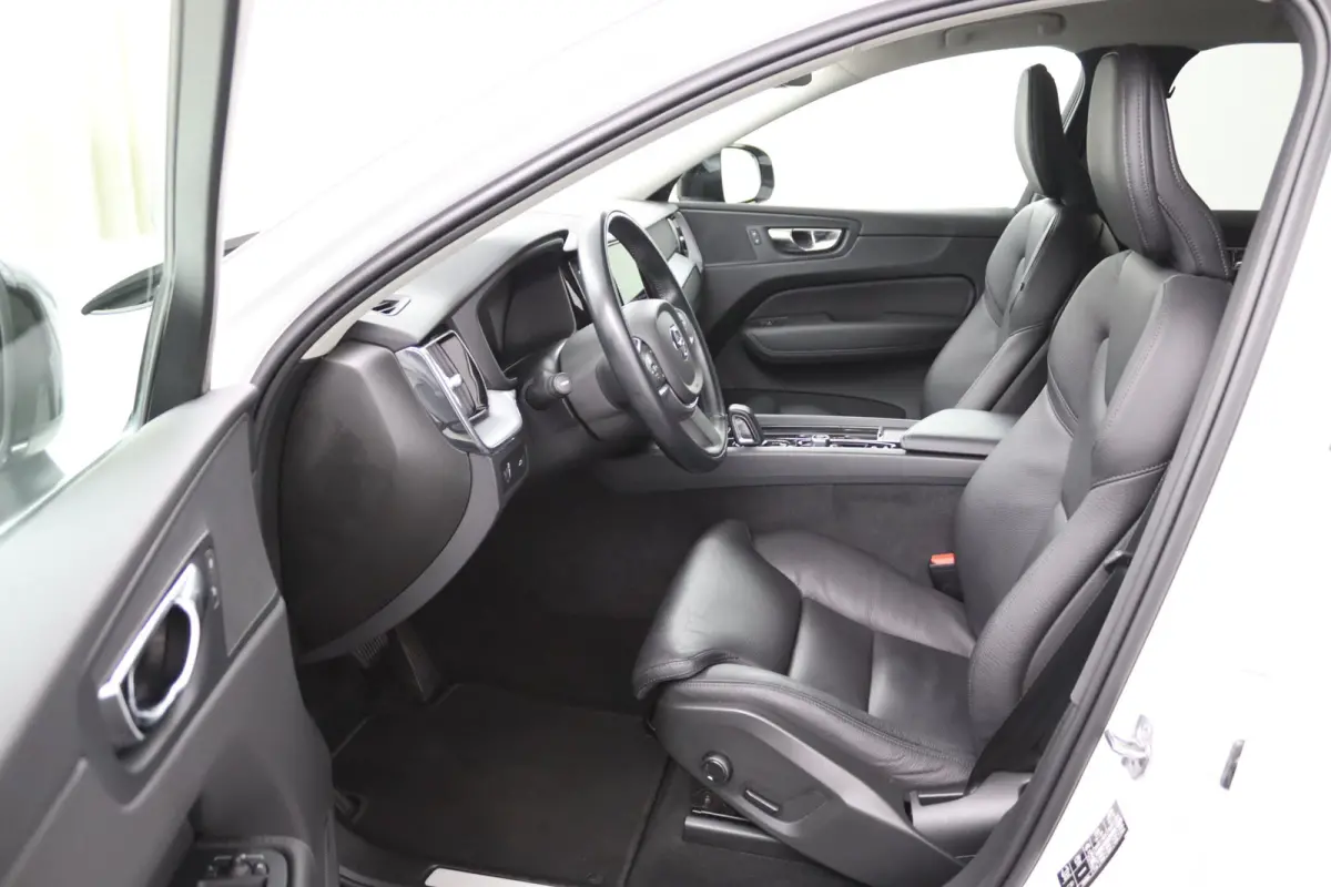 B5 Black Pack | Trekhaak 2300KG! | Camera | Adaptive Cruise | BLIS | Stoelverwarming | Verwarmbare Voorruit | CarPlay/Android Auto
