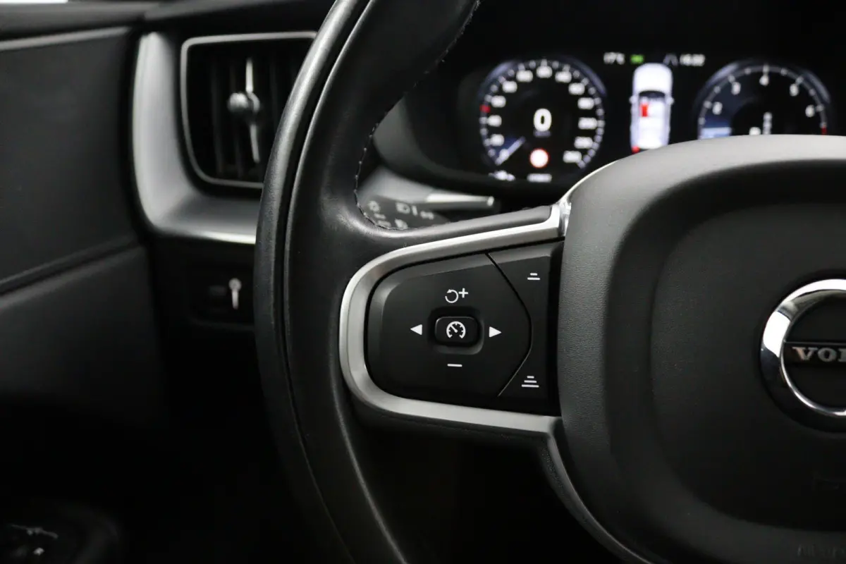 B5 Black Pack | Trekhaak 2300KG! | Camera | Adaptive Cruise | BLIS | Stoelverwarming | Verwarmbare Voorruit | CarPlay/Android Auto